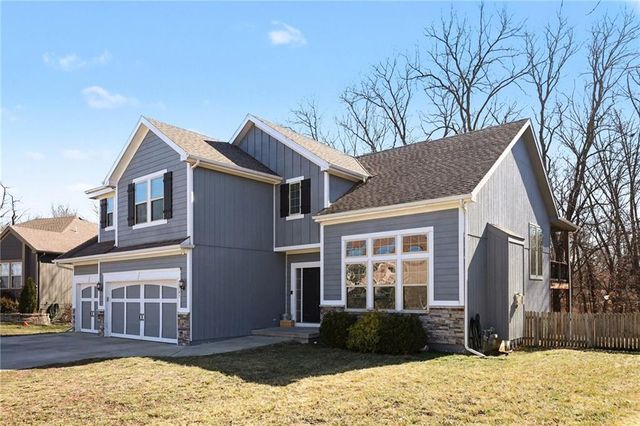 1207 E 15th Street, Kearney, MO 64060