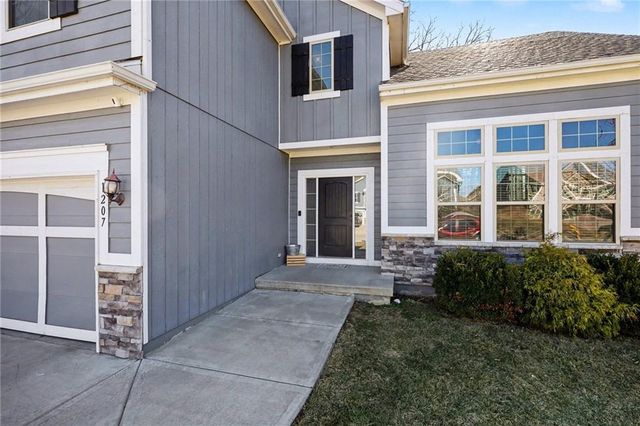 1207 E 15th Street, Kearney, MO 64060