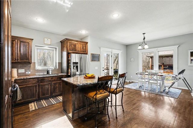 1207 E 15th Street, Kearney, MO 64060