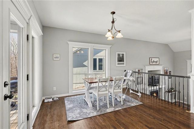 1207 E 15th Street, Kearney, MO 64060