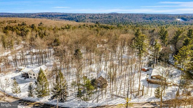 102 KING ARTHUR RD, Pocono Lake, PA 18347