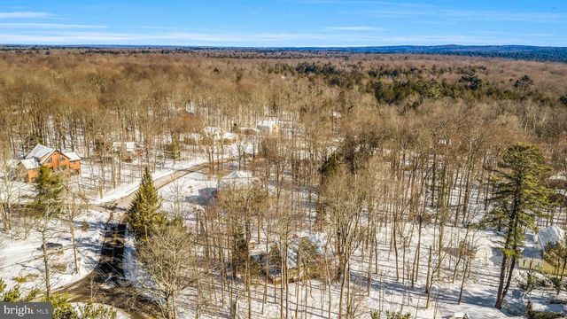 102 KING ARTHUR RD, Pocono Lake, PA 18347