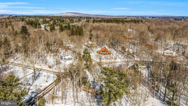 102 KING ARTHUR RD, Pocono Lake, PA 18347