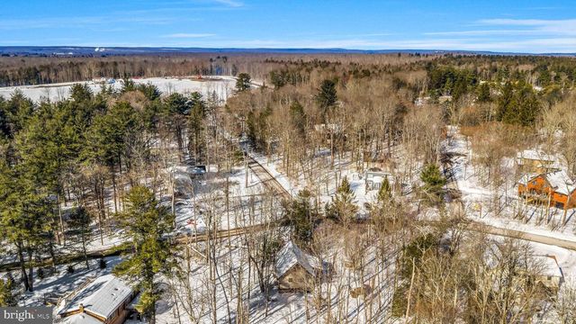 102 KING ARTHUR RD, Pocono Lake, PA 18347