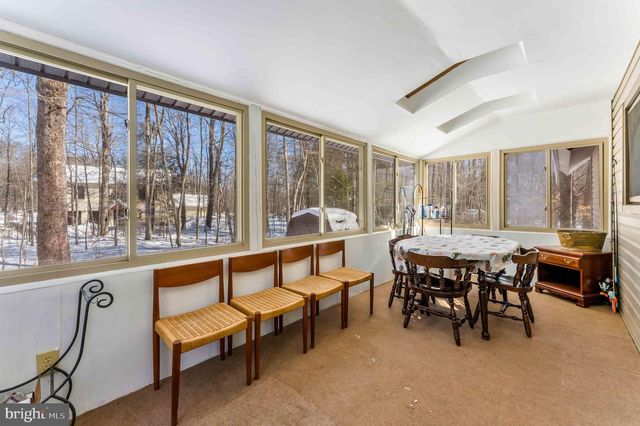 102 KING ARTHUR RD, Pocono Lake, PA 18347