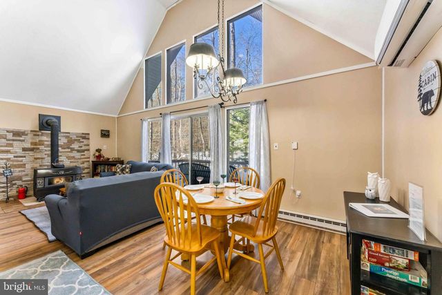 102 KING ARTHUR RD, Pocono Lake, PA 18347