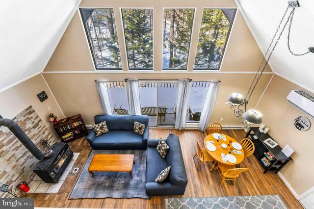 102 KING ARTHUR RD, Pocono Lake, PA 18347