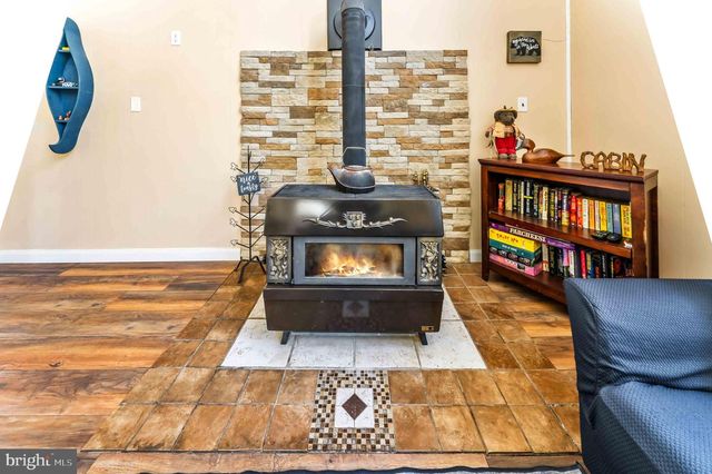 102 KING ARTHUR RD, Pocono Lake, PA 18347