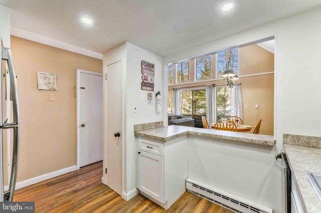 102 KING ARTHUR RD, Pocono Lake, PA 18347