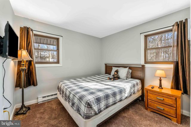 102 KING ARTHUR RD, Pocono Lake, PA 18347