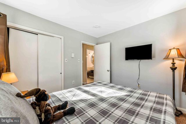 102 KING ARTHUR RD, Pocono Lake, PA 18347