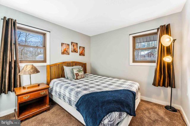 102 KING ARTHUR RD, Pocono Lake, PA 18347