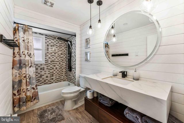 102 KING ARTHUR RD, Pocono Lake, PA 18347