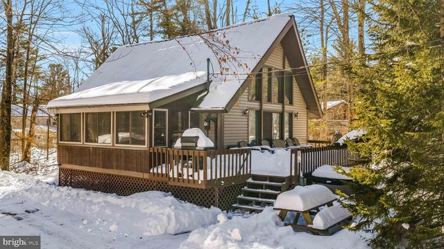 102 KING ARTHUR RD, Pocono Lake, PA 18347