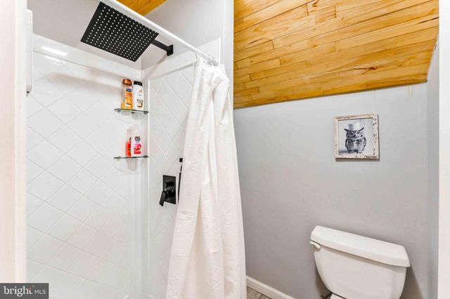 102 KING ARTHUR RD, Pocono Lake, PA 18347