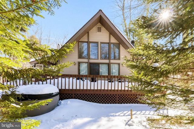 102 KING ARTHUR RD, Pocono Lake, PA 18347