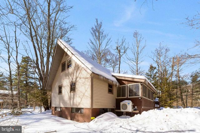 102 KING ARTHUR RD, Pocono Lake, PA 18347