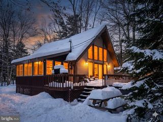 102 KING ARTHUR RD, Pocono Lake, PA 18347