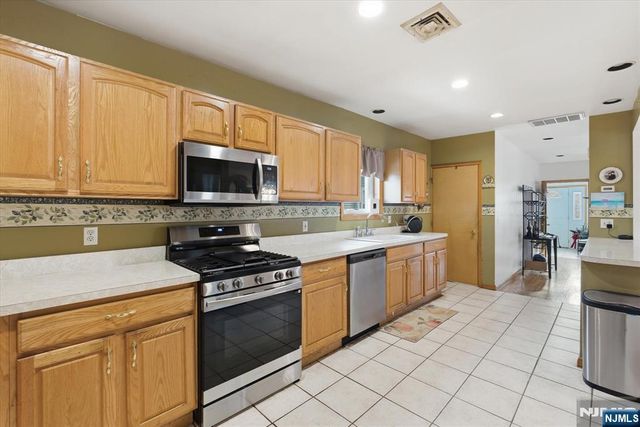 179 Fern Avenue, Lyndhurst, NJ 07071