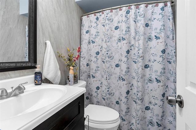 12201 SW 194th Ter, Miami, FL 33177