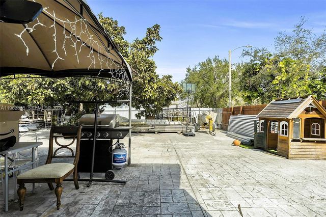 12201 SW 194th Ter, Miami, FL 33177