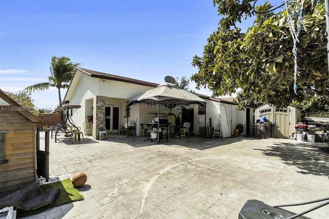 12201 SW 194th Ter, Miami, FL 33177