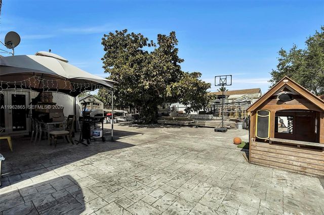 12201 SW 194th Ter, Miami, FL 33177