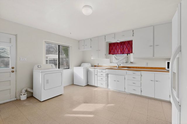 233 Solano Drive NE, Albuquerque, NM 87108