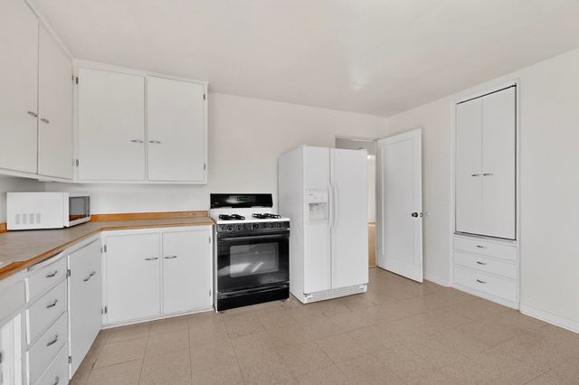 233 Solano Drive NE, Albuquerque, NM 87108