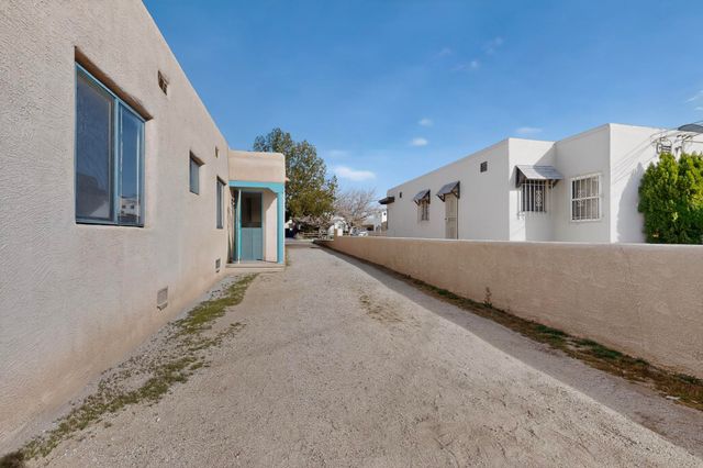 233 Solano Drive NE, Albuquerque, NM 87108