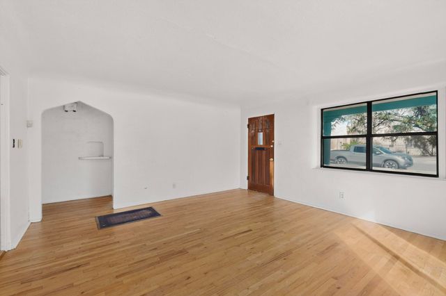 233 Solano Drive NE, Albuquerque, NM 87108