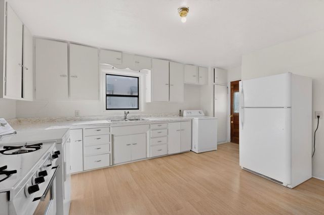 233 Solano Drive NE, Albuquerque, NM 87108