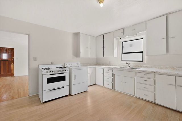 233 Solano Drive NE, Albuquerque, NM 87108