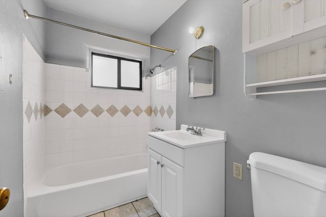 233 Solano Drive NE, Albuquerque, NM 87108