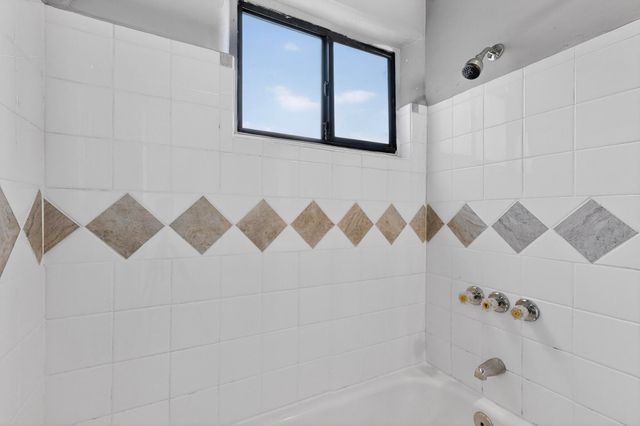 233 Solano Drive NE, Albuquerque, NM 87108