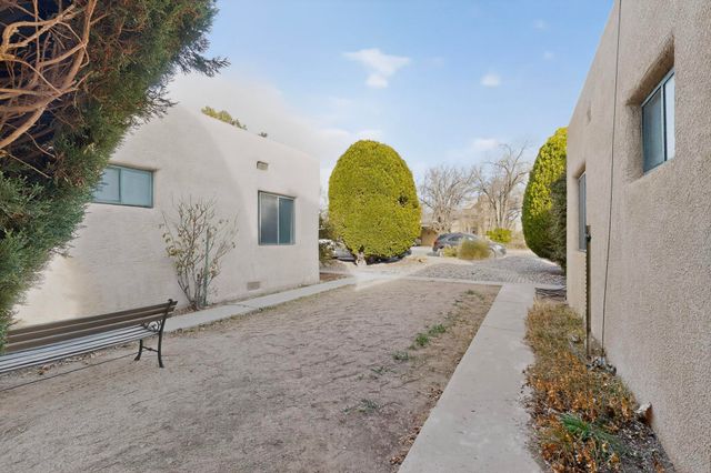 233 Solano Drive NE, Albuquerque, NM 87108