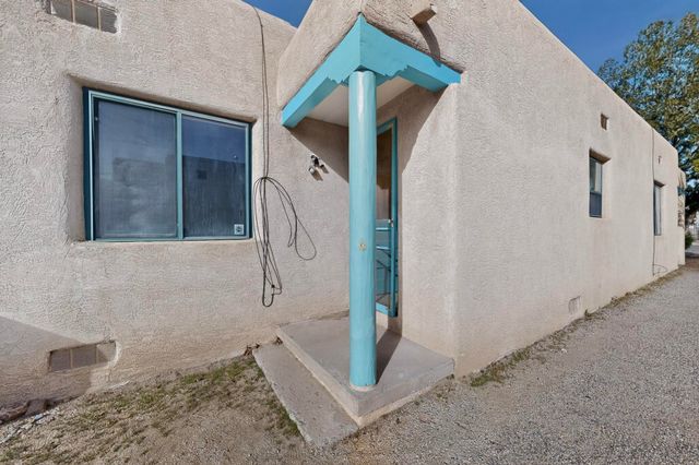 233 Solano Drive NE, Albuquerque, NM 87108