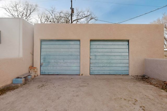 233 Solano Drive NE, Albuquerque, NM 87108