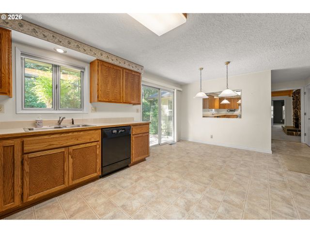 41886 DEERHORN Rd, Springfield, OR 97478