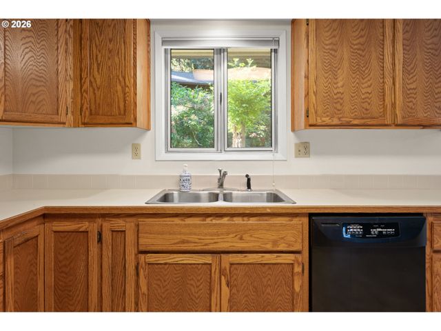 41886 DEERHORN Rd, Springfield, OR 97478