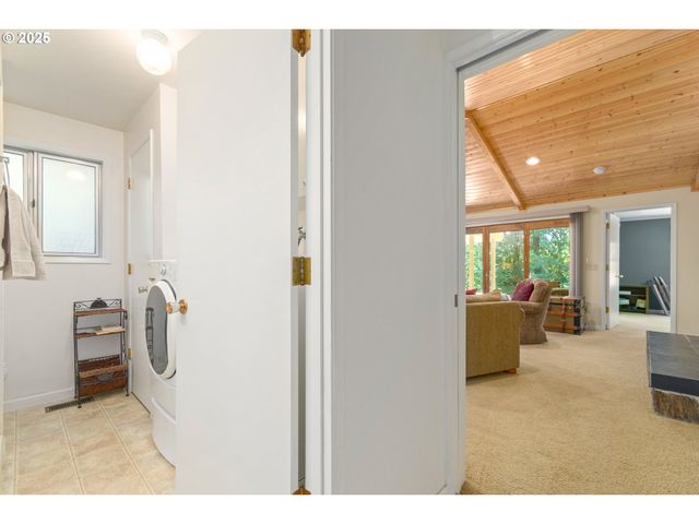 41886 DEERHORN Rd, Springfield, OR 97478