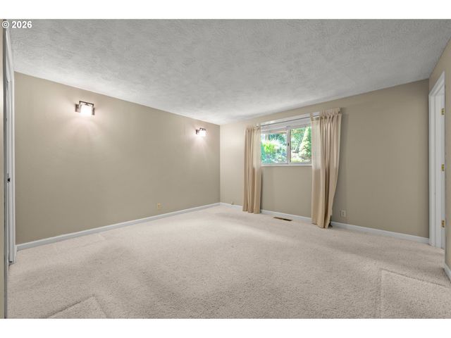41886 DEERHORN Rd, Springfield, OR 97478
