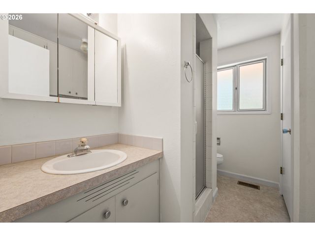 41886 DEERHORN Rd, Springfield, OR 97478