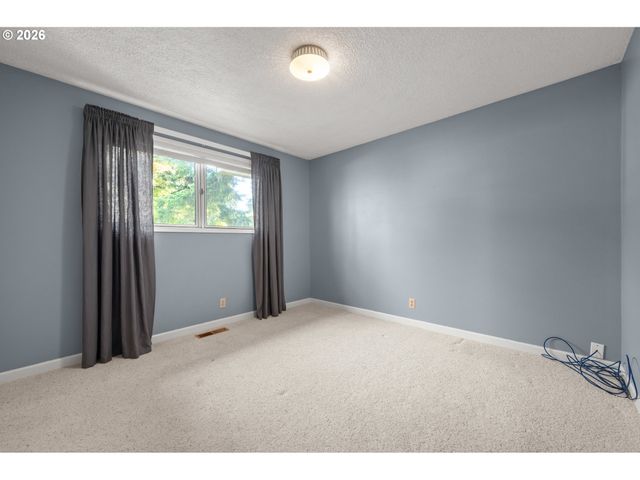41886 DEERHORN Rd, Springfield, OR 97478