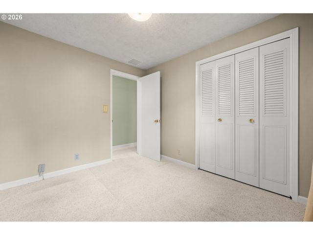 41886 DEERHORN Rd, Springfield, OR 97478