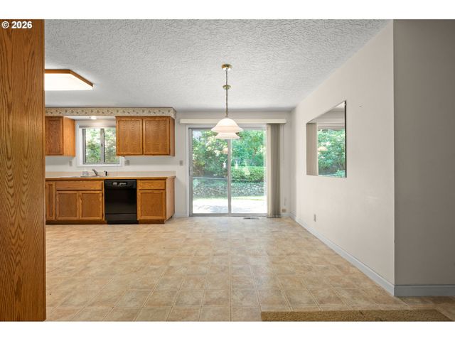 41886 DEERHORN Rd, Springfield, OR 97478