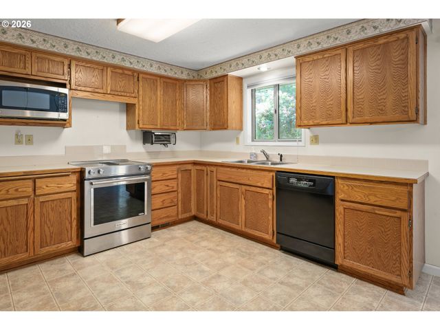 41886 DEERHORN Rd, Springfield, OR 97478