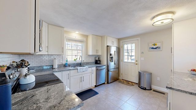 205 Golden Hill Avenue, Haverhill, MA 01830