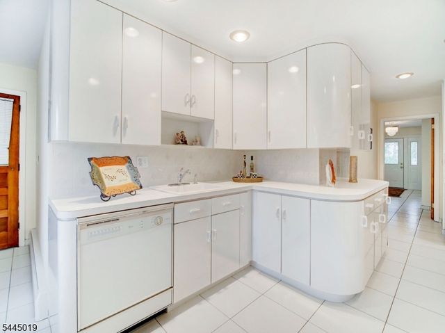 441 N 15Th St, Kenilworth Boro, NJ 07033
