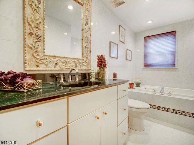 441 N 15Th St, Kenilworth Boro, NJ 07033